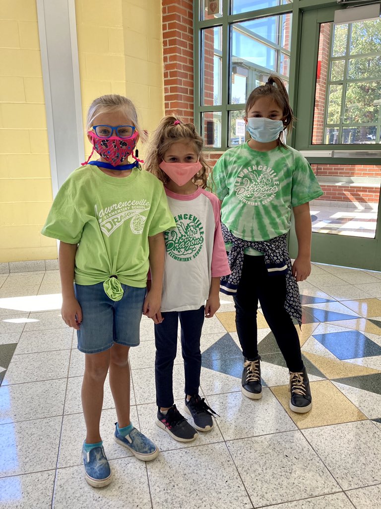 MelissaWallLES's tweet photo. Celebrating the last day of Respect Week in our LES spirit wear 💚💚  Go Team LES!!  @MNLockett @theresa_lampley  #BeLawrence #lesltps #RespectWeek #YourVoiceMatters https://t.co/CUYNLydlx6
