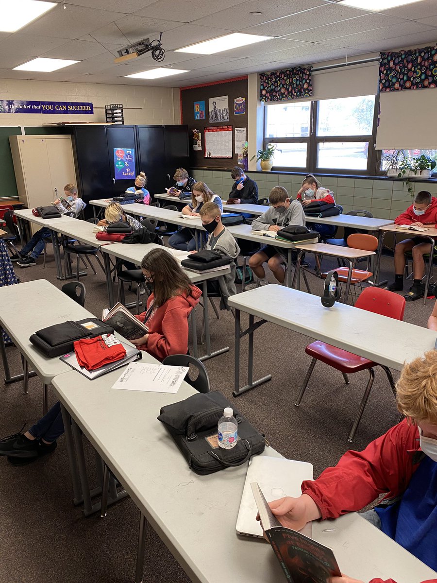 rjbaskettms's tweet photo. RJB implemented our D.E.A.R program during Indian Success Hour. Students will Drop Everything and Read for 20 minutes at the beginning of each Indian Success Hour class. Off to a great start! https://t.co/CZmTyVRFQ5