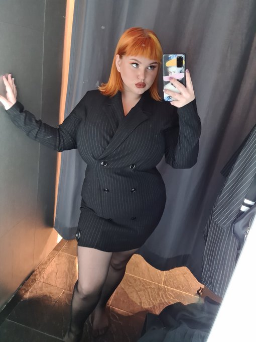 1 pic. I will be your BOSS, boy??
Choose my outfit for office ?
1 or 2? ❤ https://t.co/pBc3ArIew0