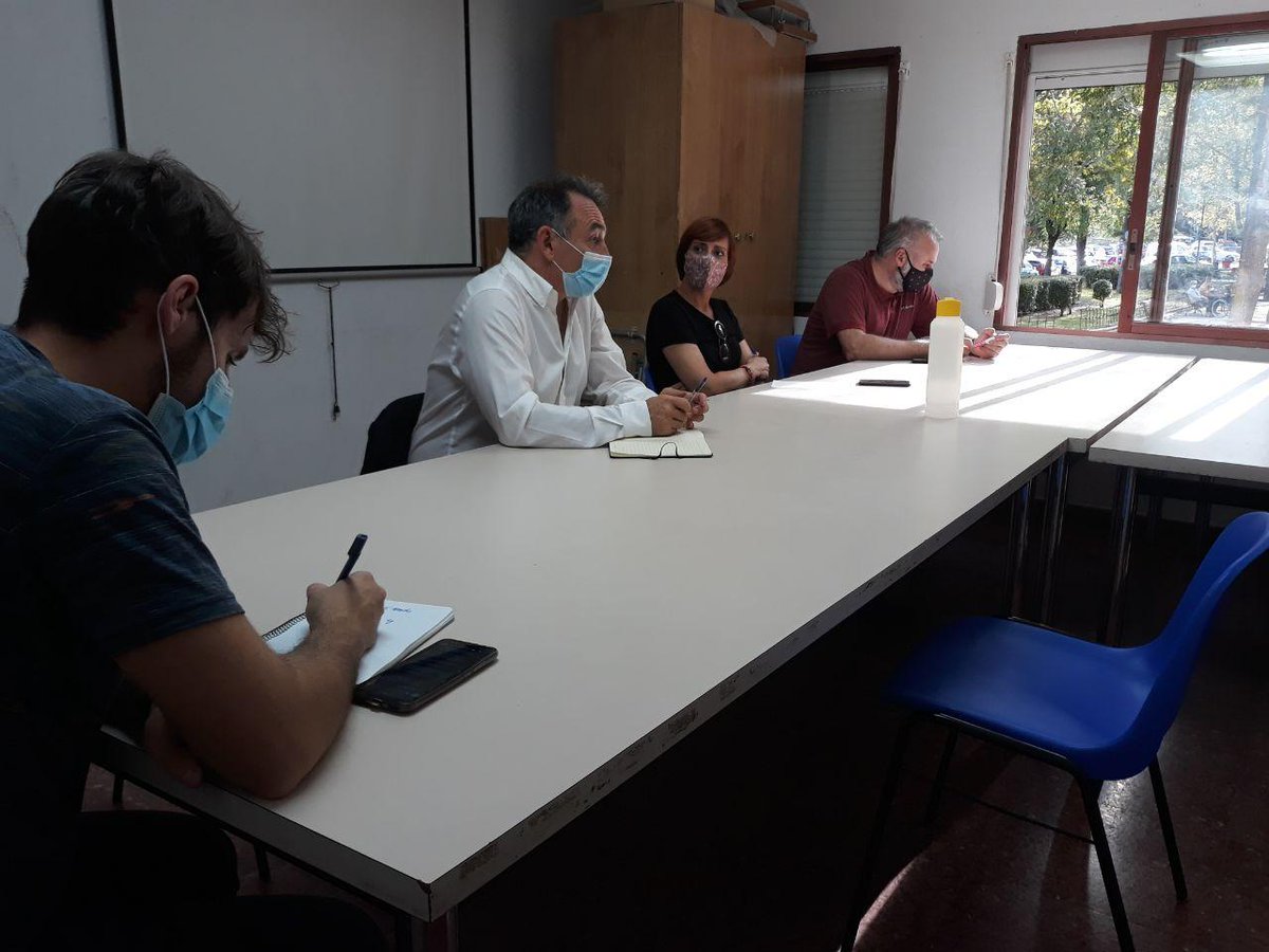 EnriqueSantiago's tweet image. Hoy en #Leganés: encuentro con dirigentes del movimiento vecinal y de las AMPAS. Nos narran la nefasta gestión de la educación infantil y los servicios sociales tanto de la Comunidad como de su ayuntamiento. Tenemos que reconstruir los servicios públicos luchando #CodoConCodo