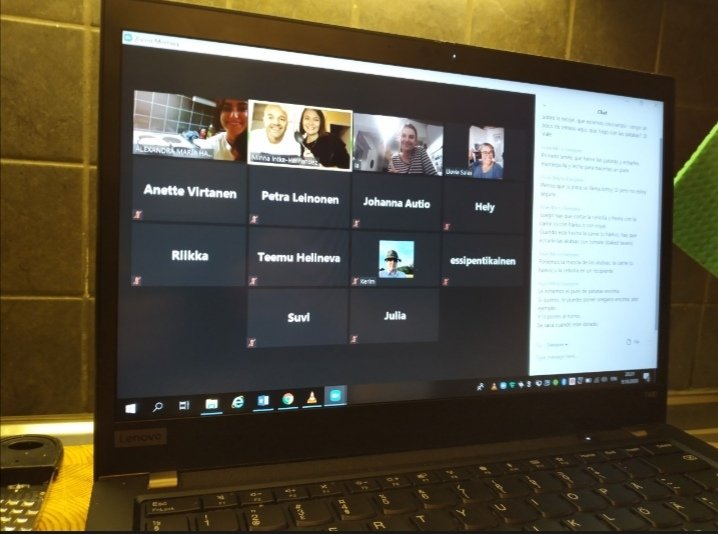 Friday evening and we are cooking with our Spanish students with our lovely assistent Alexandra. Next time we'll cook something Mexican with Lluvia. <a href="/kielikeskus/">UH Language Centre</a>