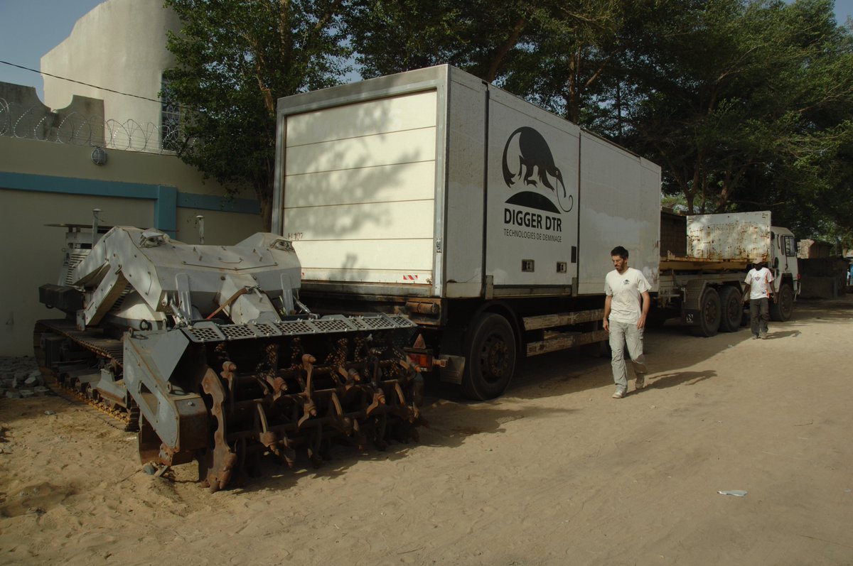 💦Le démineur savonneux💦

Découvrez l'épisode 24 de nos stories sur cette page: foundation.digger.ch/foundation/fr/…

#digger #fondation #diggerfoundation #déminage #humanitaire #jurabernois #jura3lacs #jurabernoistourisme #suisse #tavannes #tchad #ndjamena