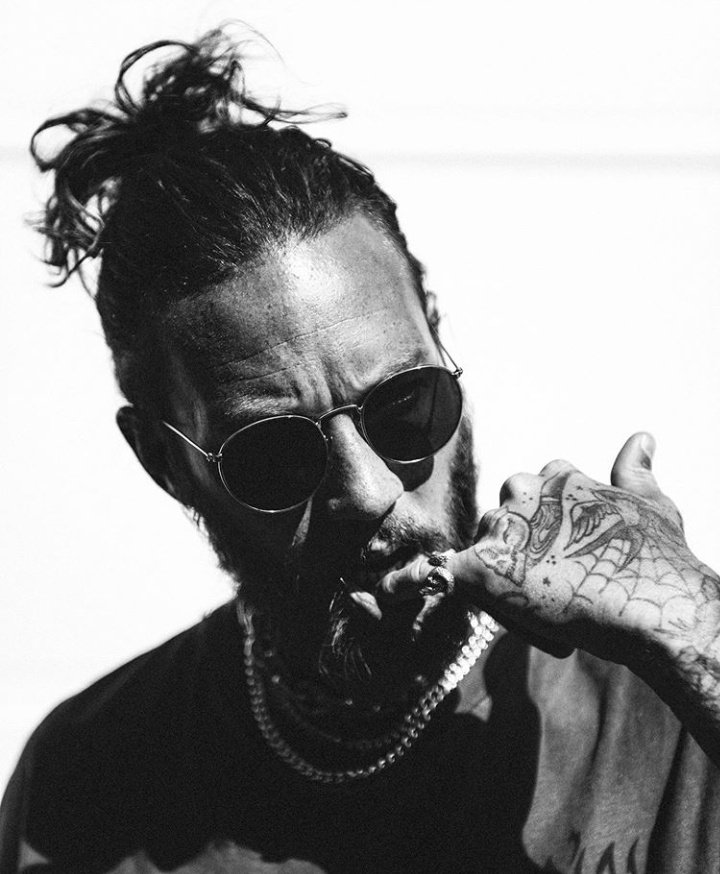 Y si la ves caminando por ahí pensaras que ella es feliz, pero pregúntale y te va a decir que no es así.
Te va a decir que no puede vivir sin mi.