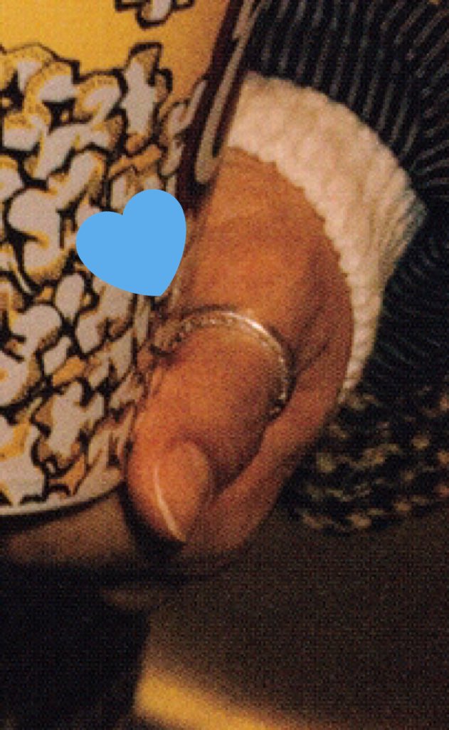 its5HINee's tweet photo. the ring with jonghyun name engraved on it 💙 https://t.co/kKiTU2uATW