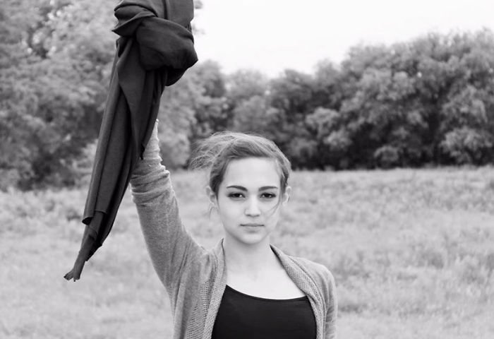 wuhan3700's tweet image. Liberation !
This image from Iran never leaves me
It's a symbol of everything good
And whenever I see something similar
I am reminded of her
And
I don't even know her name