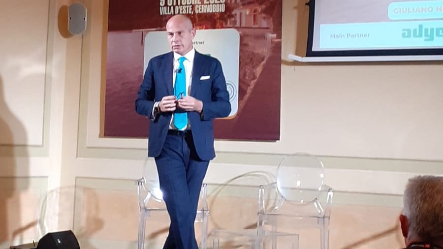RetaiI_Italy's tweet photo. "Oggi la prossimità esce dal punto fisico, non negandone la centralità ma integrandola in un nuovo spazio tra fisico e online. Se il retail vede nel punto fisico non l'unico, ma uno dei touch point in cui interagire con i consumatori è sulla buona strada" - Giuliano Noci.
#RES20 https://t.co/M4LN26XHxZ