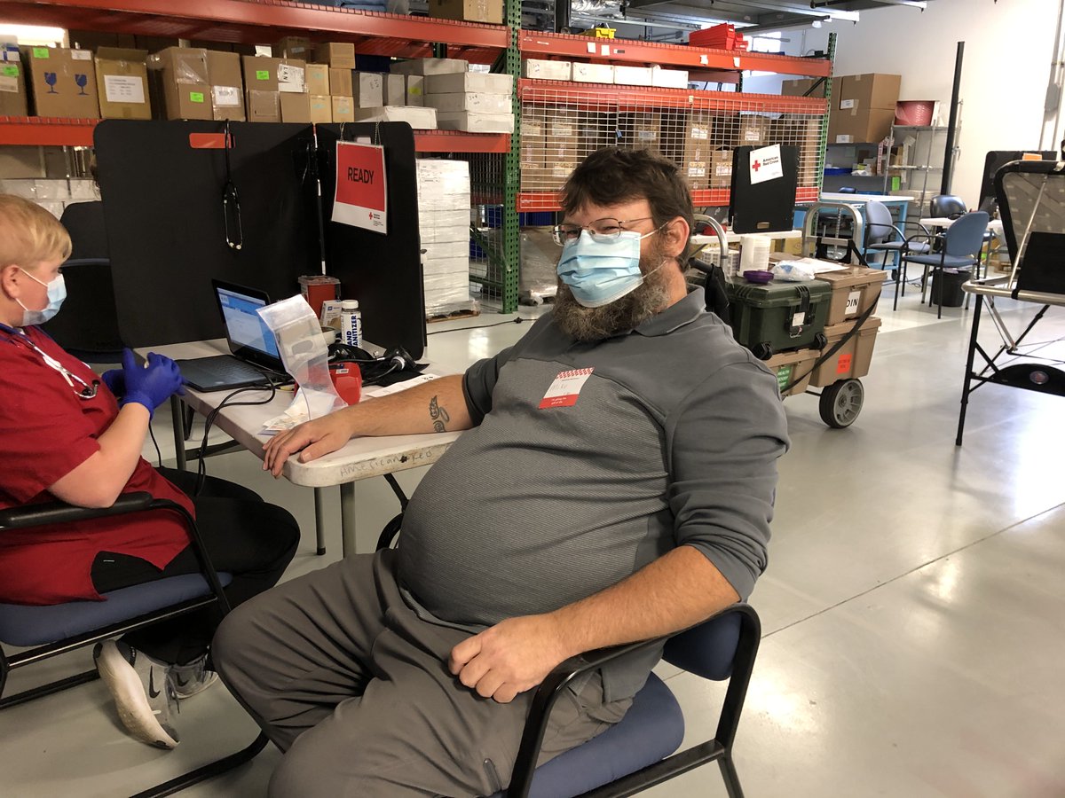FUJIFILMDimatix's tweet photo. Thank you to all those who donated blood yesterday to the #AmericanRedCross.
Below, we see Felipe Calderon and Tom Essex getting checked in while Mike Dawson gets started! #StarveAVampire https://t.co/NACcPHDHH4