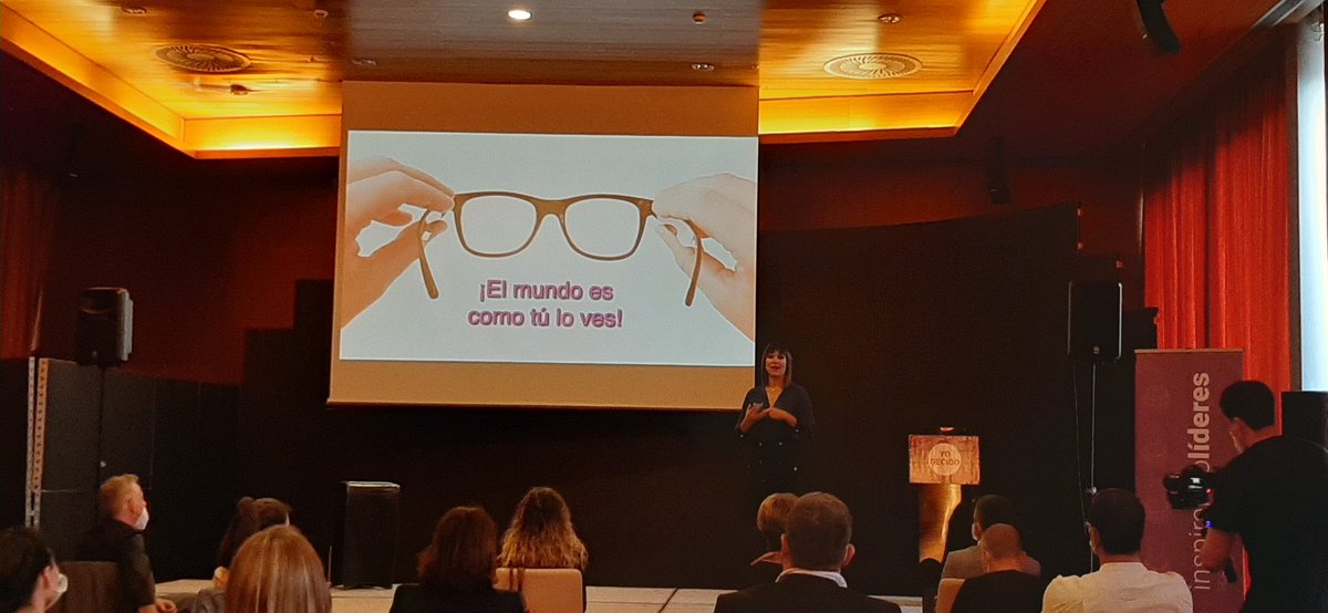 TACTIO_'s tweet photo. El mundo es como tú lo ves, nos cuenta @_IreneVilla_ en #inspirandolideres https://t.co/xtDeyTNu2Z