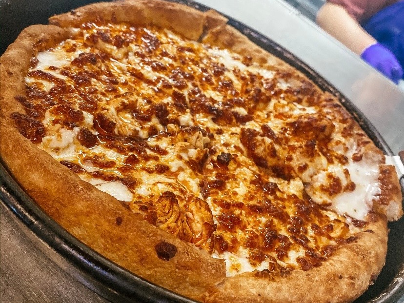 BGMisterBs's tweet photo. It's #FreePizzaFriday! 🍕🍕   Hit that RT button for your chance to win a free large one topping from Mister B's! Must follow to win. https://t.co/x7Ta3MZBh3