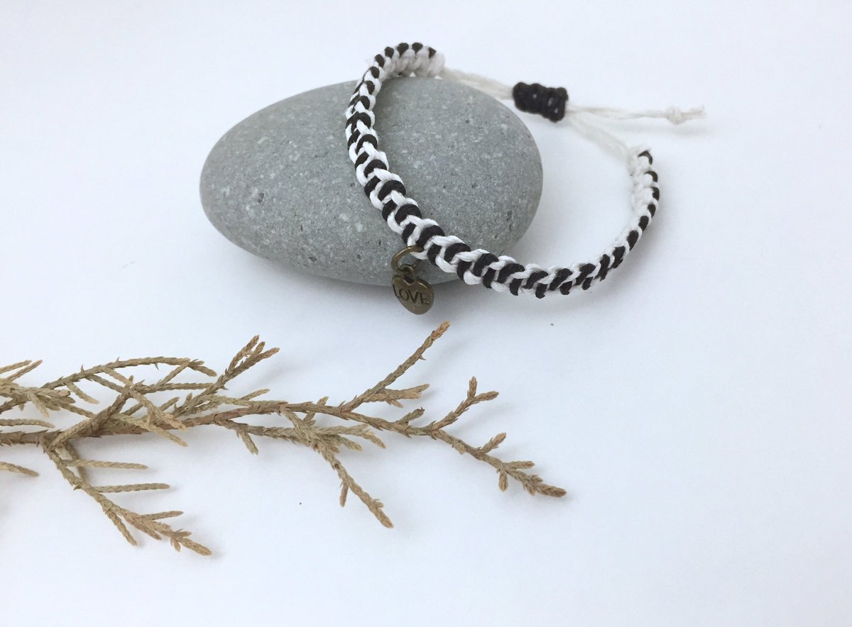 lindas_craft's tweet photo. Check out this couple love bracelet #love #couple #bracelet #gift 
https://t.co/sDgzHxyMUi https://t.co/PGKvGKvVIc