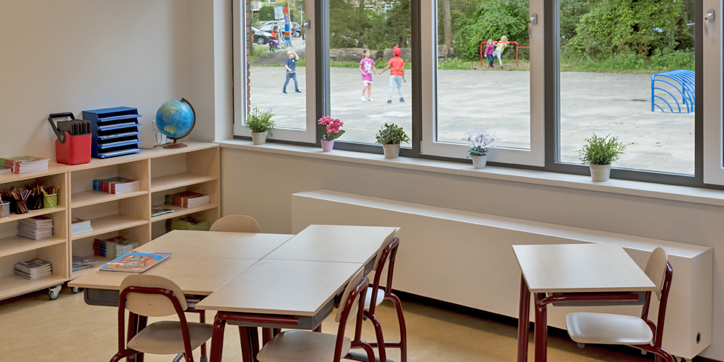 Oxygen2, ons intelligent gestuurd en energiebesparend luchtverversingssysteem, zorgt voor een gezond binnenklimaat op Kindcentrum De Voorhof, ze zijn hiermee klaar voor de toekomst!  Meer info: bit.ly/2GSSLsH
#ventilatie #jaga #jagaclimatedesigners #schoolventilatie