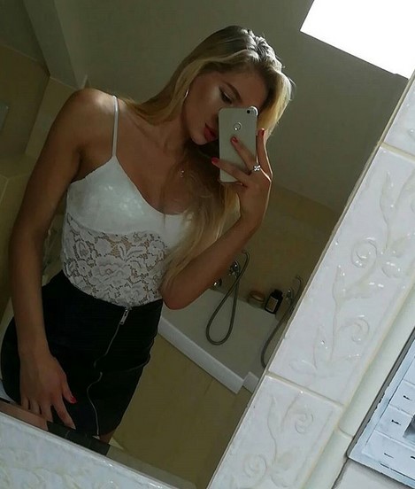 LaceySluty's tweet photo. If You want to meet me retweet my post and follow me and chat! 😈😈 https://t.co/Gmu2c8xhdR