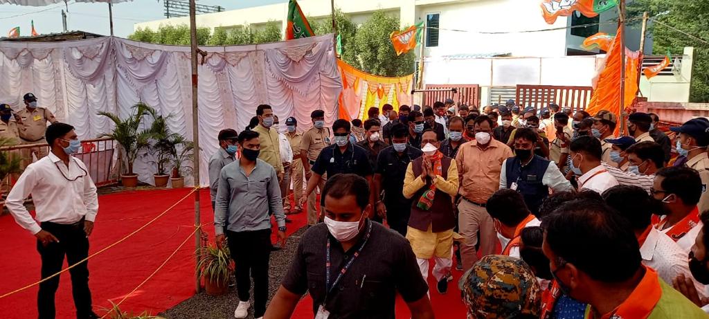 RajendraVermaMP's tweet image. ।।मिशन हाटपीपल्या।।

क्षिप्रा मंडल के अंतर्गत आयोजित कार्यकर्ता सम्मेलन में प्रदेश के यशस्वी मुख्यमंत्री श्री शिवराज सिंह चौहान जी के साथ शामिल हुआ।। @ChouhanShivraj @bhagwatsharan @vdsharmabjp @bhargav_gopal @BJP4MP @BJP4India @jhaprabhatbjp