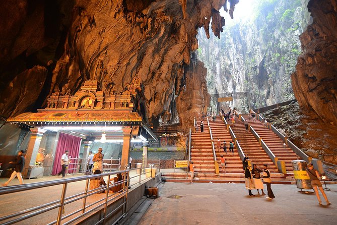 Pack in some of Malaysia’s most cultural sights during this Batu Caves tour from Kuala Lumpur.
For more pictures and information visit the link nelow 
viator.com/tours/Kuala-Lu…