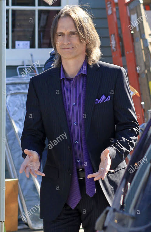 Anna55714043's tweet image. Undone tie. Not bad, ah. 😉 #RobertCarlyle #offscreen #OUAT