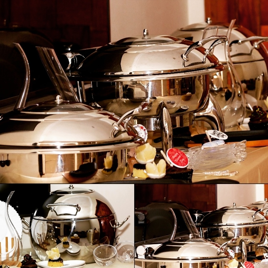 FrootyFlora's tweet photo. A warm buffet in a stylish setting is unimaginable without chafing dishes. Besides their attractive appearance, these cuties include a number of innovative features designed to enhance the presentation of your buffet &amp; also improve the efficiency of service👌
#theweddingtable https://t.co/cC3Z7ZfDVu