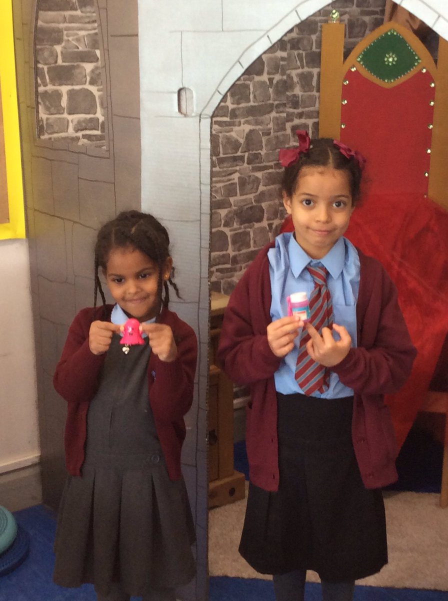 Faith_Year2's tweet photo. Our raffle ticket winner and reading wise champion this week. #readingwise #hardwork #respect @FaithPrimary https://t.co/Z8Wt2Ock3X