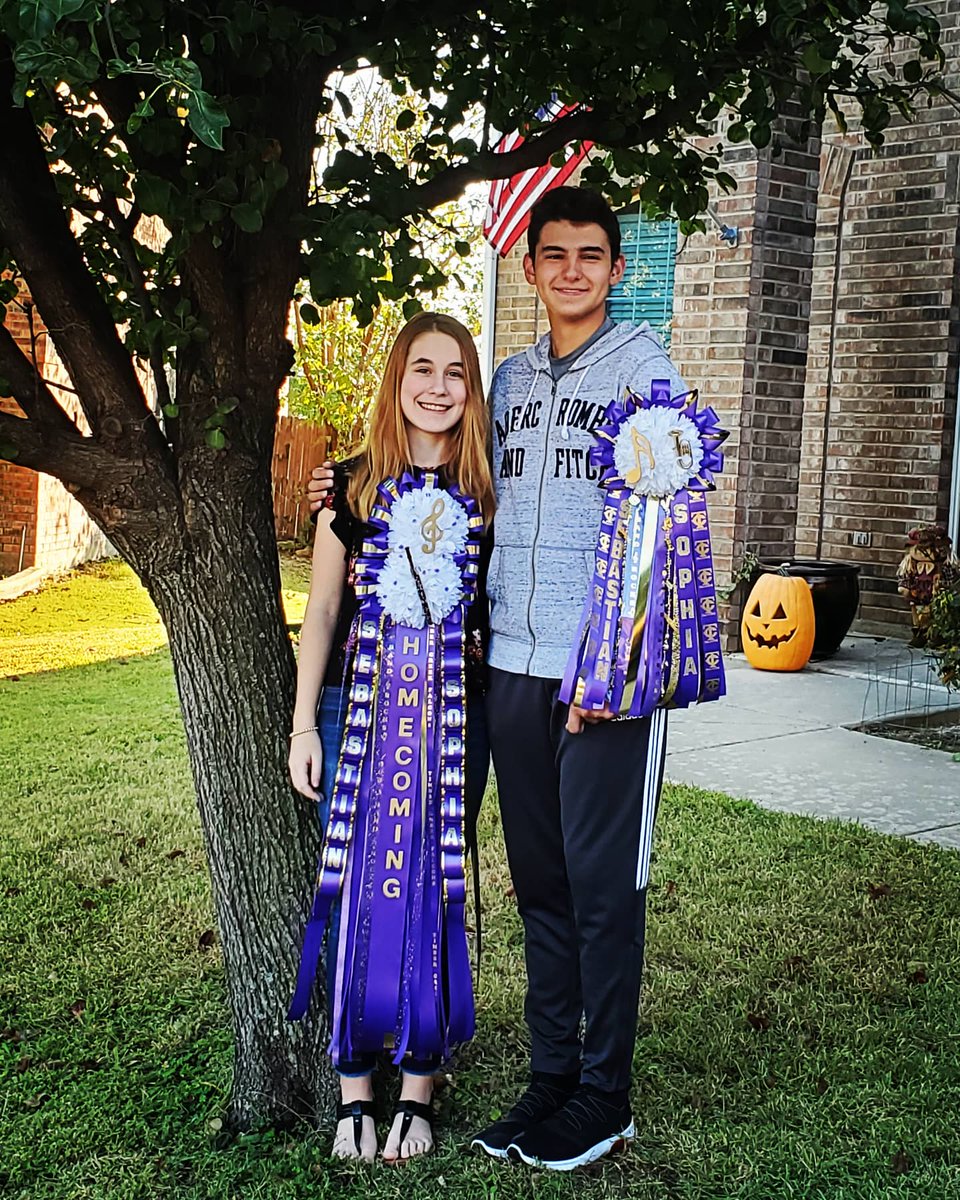 JessicaCNunnery's tweet photo. Sophia and her boyfriend, Sebastian, had their Homecoming Mum exchange. Looking forward to HoCo Football game tonight. This year it is very different but they'll still get to perform together in band ππ
#TCHoCo2020 https://t.co/lWqbsSMfB8