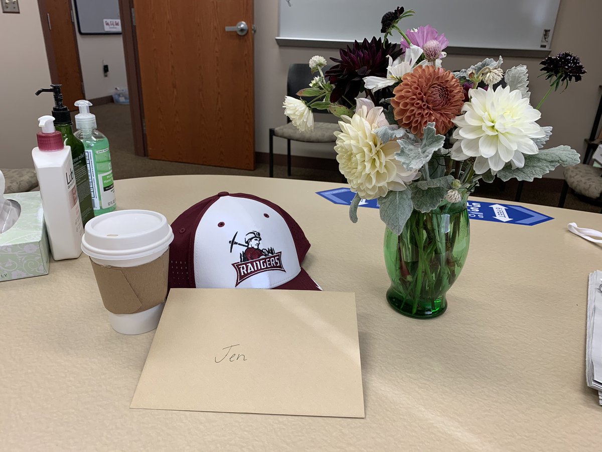 JStrom182's tweet photo. Principal appreciation week gifts from a few staff members! #beststaffever https://t.co/9LqB6g2xWV