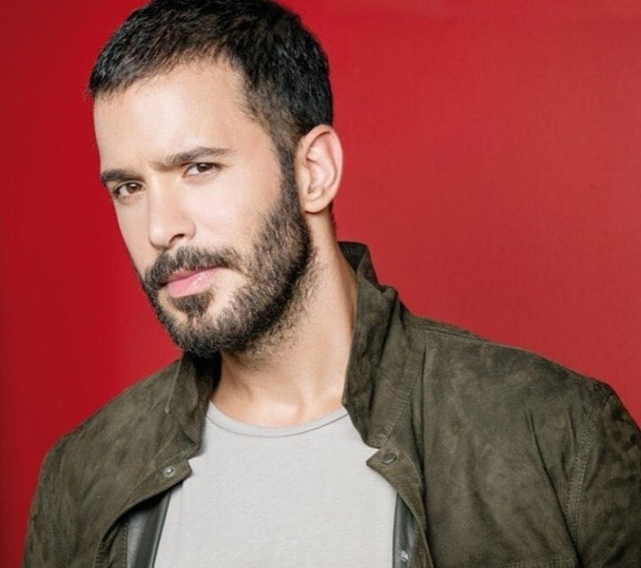 remepeal's tweet photo. iyi ki doğdun @baris_arduc , Gracias por el amoroso Ömer, por el canalla de Mert, por el vengativo kuzgun y por el malote de Arik!! Sigue deleitándonos con esos pedazos de personajes! Grande #barışarduç https://t.co/BhKPFCeEkd