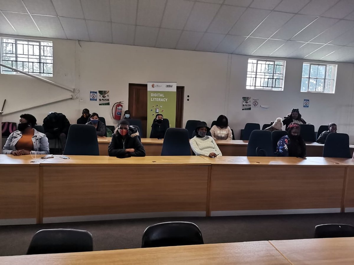 Mobile Literacy Training in Alice today offered by our Colab based at Walter Sisulu University. #digitalliteracy #mobileliteracy #buildingacapable4IRArmy <a href="/sibukele_gumbo/">Sibukele Gumbo</a> <a href="/BongekileFilana/">Bongekile Filana 🇿🇦</a> <a href="/doc_fick/">Doc Fick</a>