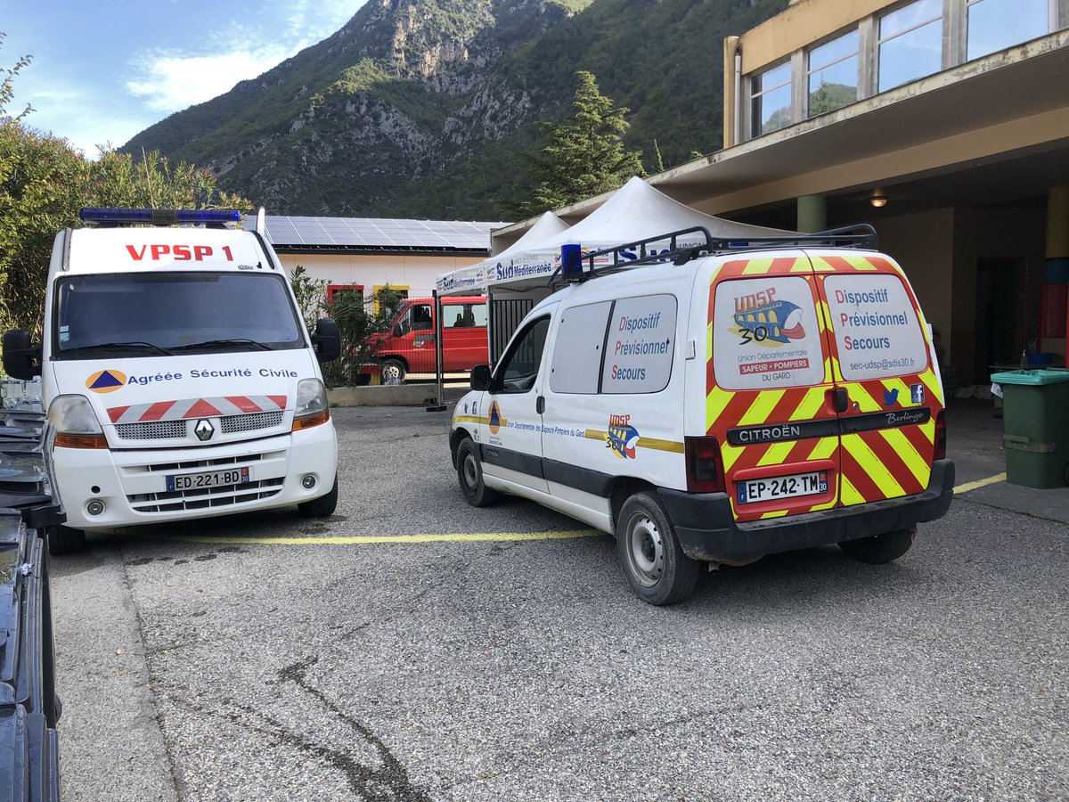 Stefox06's tweet photo. Merci aux retraitĂ©s de @udsp30 @pompiersdugard pour leur accueil đ Ă @BreilsurRoya et dâassurer la logistique pour les secours prĂ©sents avec @Pompiers_du_Sud #AlpesMaritimes #TempeteAlex #udsp06 #solidaritĂ© đđđ» https://t.co/wguMsd26GT