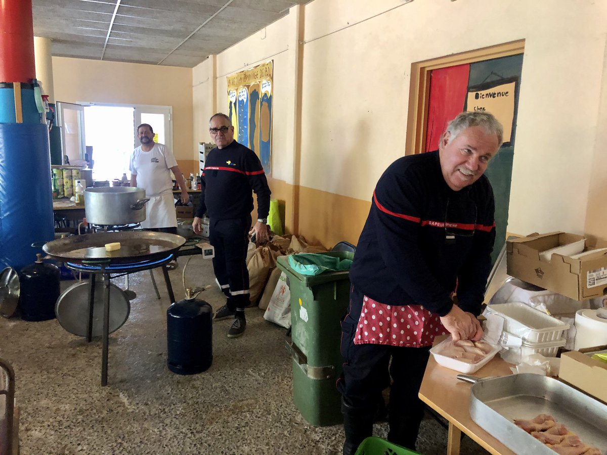Stefox06's tweet photo. Merci aux retraitĂ©s de @udsp30 @pompiersdugard pour leur accueil đ Ă @BreilsurRoya et dâassurer la logistique pour les secours prĂ©sents avec @Pompiers_du_Sud #AlpesMaritimes #TempeteAlex #udsp06 #solidaritĂ© đđđ» https://t.co/wguMsd26GT