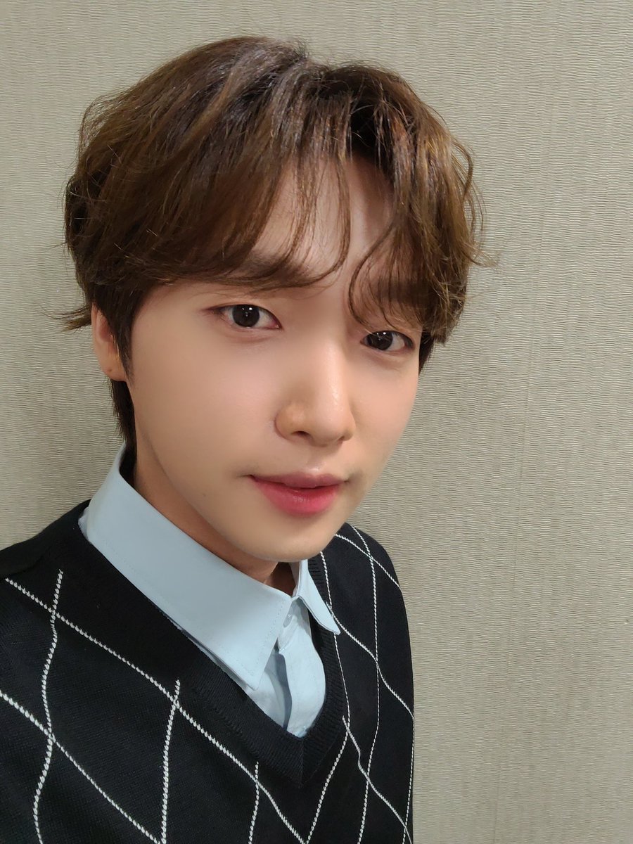 jeongsewoon_twt's tweet photo. [#정세운]
#Olive #Onstyle #스튜디오겟잇뷰티💄
세운군만의 색다른 뷰티 리뷰를 보여줬던 #뷰라벨 💕
늦은 시간까지 함께해 주신 #행운 여러분 감사합니다 🍀

#JEONGSEWOON #겟잇뷰티 https://t.co/GSErVIQlZl
