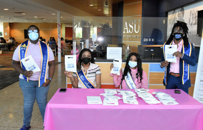 AlbanyStateUniv's tweet image. For this week's What's Up Wednesday, students made sure to wear their masks and pink shirts to observe National Breast Cancer Awareness Month while following health and safety guidelines. #LetsStayTogether