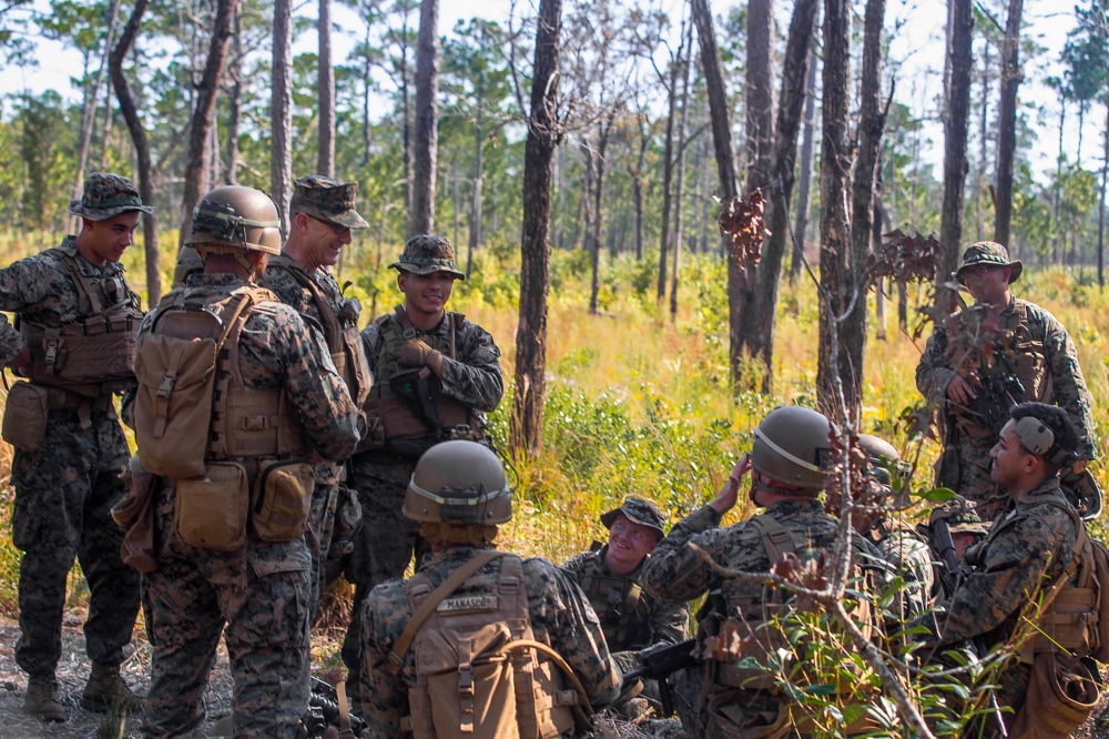 2dMarDiv's tweet photo. Undercover Boss!

Maj. Gen. Francis L. Donovan, commanding general of  #2dMARDIV, exchanges stories of experiences with Marines of 2/8 during a range, @camp_lejeune.

📷by LCpl. Jacqueline Parsons https://t.co/NXaoJA61E2