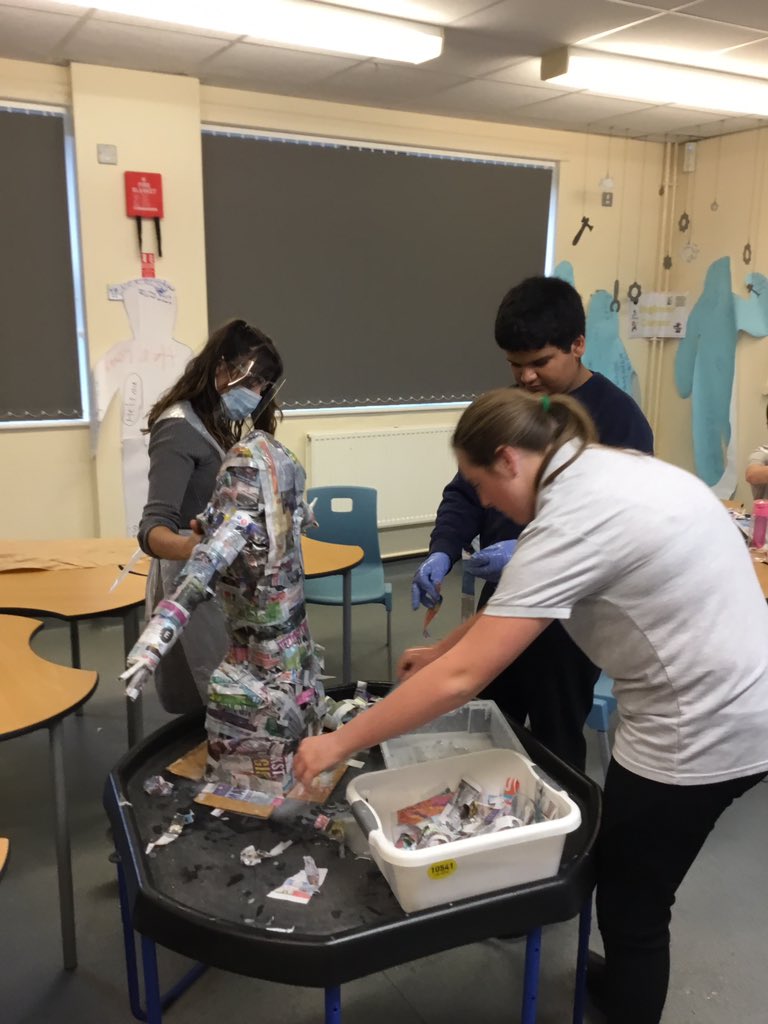 Woodchestnut2's tweet photo. We have been learning about Christ the Redeemer as a place of pilgrimage as part of Religious Studies. Chestnut class has decided to build their own statue using papier-mâché. Great team work guys. @WoodlandsHS https://t.co/sfNgQdfJ9r