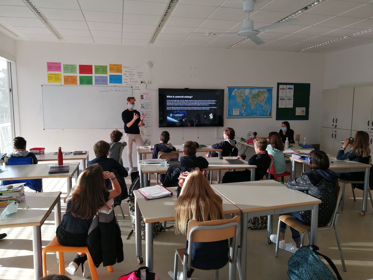 IS_Como's tweet image. ISC Science Week has been amazing!
DP students presented satellites to the Grade 7 / thrilling experiments abounded / Grade 3 interviewed an Astrophysicist / Primary classes created new galaxies …and much more!
The week ended with free dress science-themed Friday!
#scienceweek