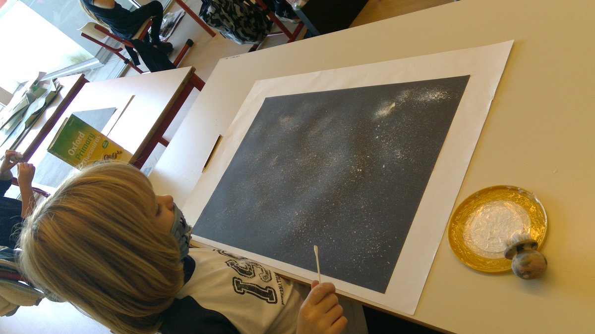 IS_Como's tweet image. ISC Science Week has been amazing!
DP students presented satellites to the Grade 7 / thrilling experiments abounded / Grade 3 interviewed an Astrophysicist / Primary classes created new galaxies …and much more!
The week ended with free dress science-themed Friday!
#scienceweek