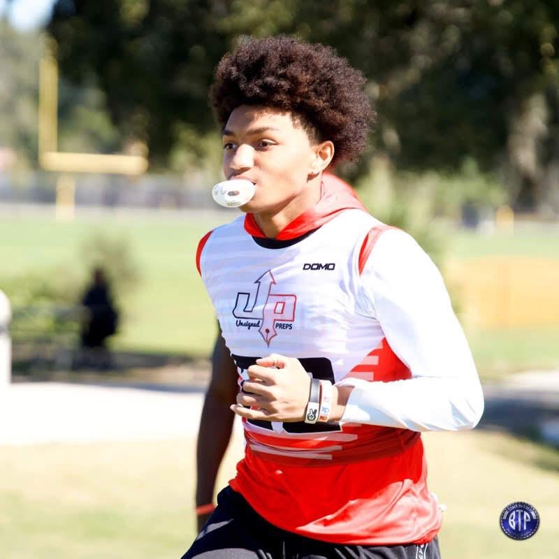 st8truthfam's tweet photo. UPFam Matchup!
Jesuit v CCC.
@vandeross17 @BandupTJ @thebrysonmartin @UborafilmsS @unsignedpreps @CoachDub_Pick6 @Qoach_Nick @NapnapWatson @CoachNellyV @btp_llc1 https://t.co/IrSw4gQIUd