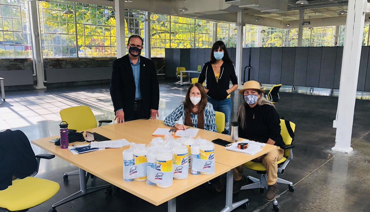 Great to see my friends with the Eagle Spirits of the Great Waters at the <a href="/CreativeHub1352/">CreativeHub1352</a> in #Lakeview. Delivered a contribution from <a href="/Lysol/">Lysol US</a> Canada to help ensure their events are as safe as possible this fall. #MississaugaLakeshore #COVID19ON #OntarioSpirit 🦅