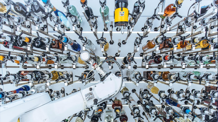 SICK_USA's tweet image. Your next bartender could be...a robot? At the rooftop bar in the TownHouse Duomo hotel in Milan, you can get a drink served to you by Toni, the cocktail robot. Read more: bit.ly/3lrlcgs
#sensorsolutions #robotics #robot #safeproductivity