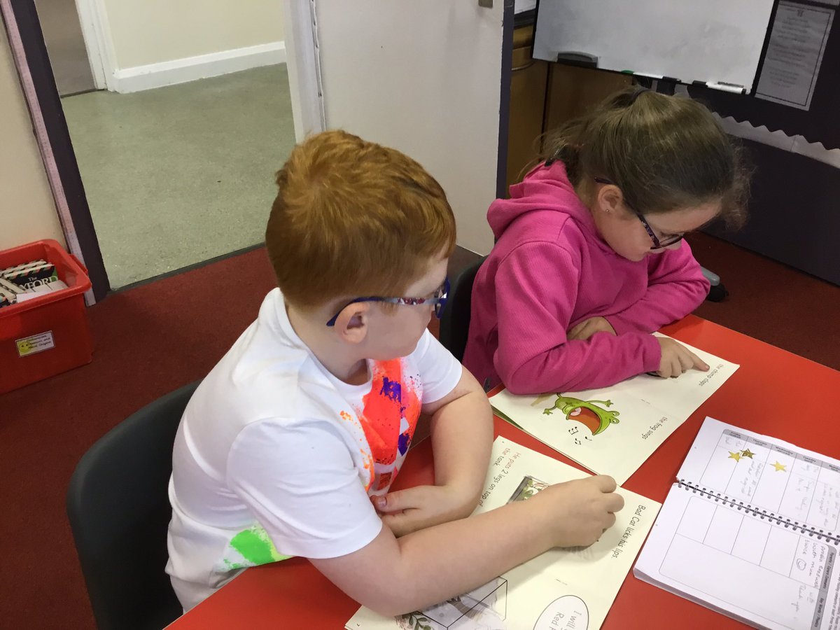 BartonMossCPS's tweet photo. Y3 have been using their reading voices with their partners this morning. What beautiful reading voices you’ve all got! #everychildareader #Y3rocks #afutreofpossibilities https://t.co/31HhD4ekSL