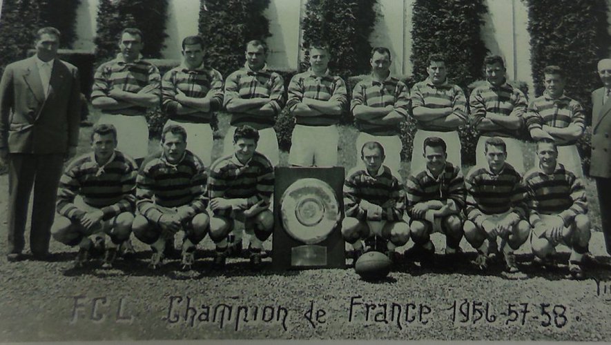 3. FC Lourdes (années 50)Le club remporte son 1er Brennus en 1948, annonçant une incroyable domination dans les années 50. Entre 1952 et 1960, Lourdes remporte 6 Brennus, et 3 Du Manoir. C'est une domination incroyable pour l'époque.