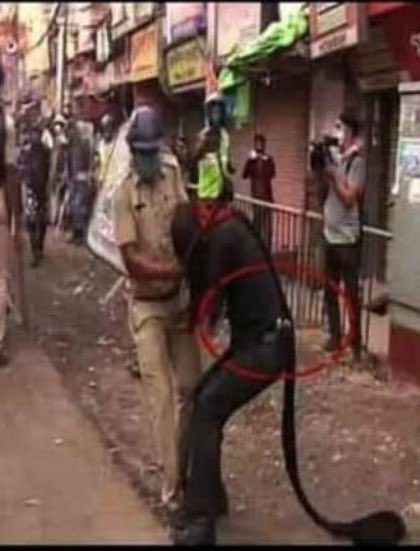 sonikasdutta's tweet photo. 'Insult to Sikh Community'👇
 Bengal Cops Removing Man's Turban During Arrest at Rally.
@MamataOfficial

#ममता_से_बंगाल_बचाओ https://t.co/6H1C1Z4rDk