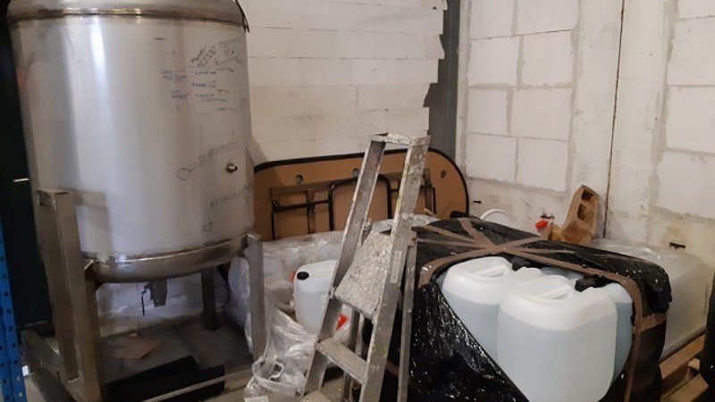 Chemicaliën voor de productie van synthetische drugs gevonden in Kerkdriel -..