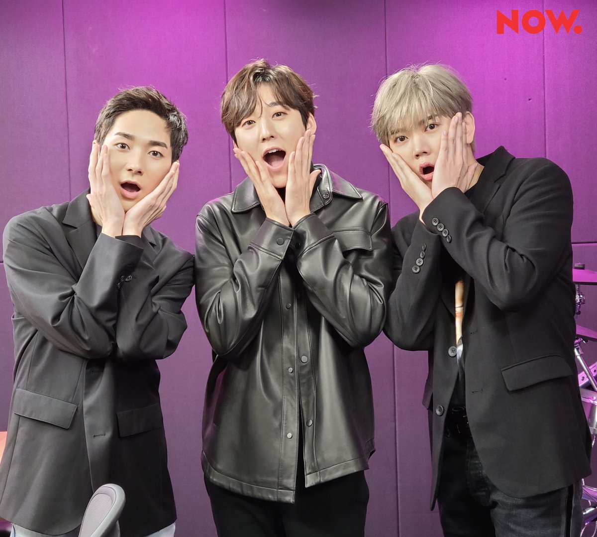 npop_zip's tweet image. #뉴이스트 #아론 #렌 의 #투나잇 첫 게스트는 바뤄바루ㅓ~~~ #케빈 ☺️ 세상 무해한 세 사람 조합에 우아한 말투와 솔직한 대화💞 더할나위없었죠? 호스트로 두번째날에도 물흐르듯 인터뷰 이어간 우리 #로니레니👏🏻짜란다 짝👏🏻 케빈씨 언제든 Welcome To.Night ! #NOW온에어