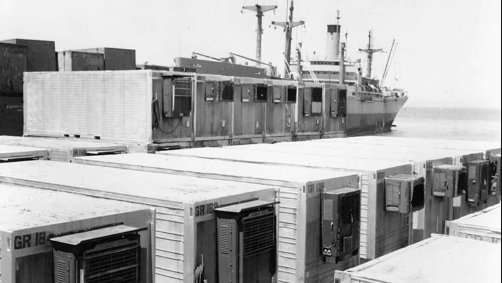 11/ McLean's big idea for "containerization" took the shipping and logistics world by storm.By the late-1960s, Sea-Land Industries had 27,000+ containers, 36 ships, and covered 30 major ports.McLean had built the single largest cargo shipping business in the world.