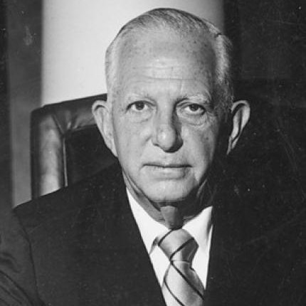 12/ In 1969, R.J. Reynolds purchased Sea-Land Industries for $530 million (~$3.8 billion today).Malcolm McLean personally made $160 million (~$1.1 billion today) on the sale.His transformation from truck driver to global shipping magnate was officially complete.