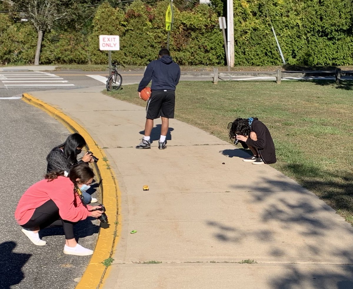 HarborfieldsHS's tweet photo. Ms. Rottkamp’s photo class taking some amazing pictures outside! #hfamily @HarborfieldsCSD @HarborfieldsArt https://t.co/0b3hgFlDzP