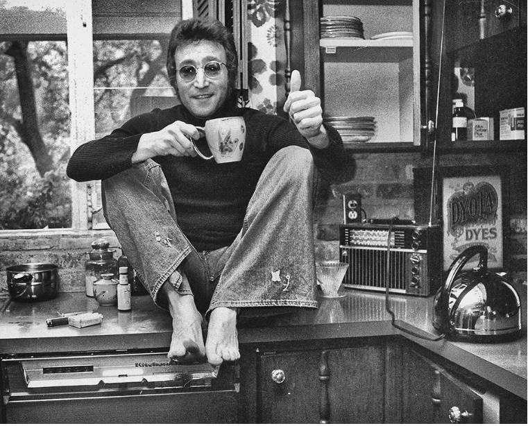 Coffee with John LennonAt Lou Adler's house in Beverly HillsPhoto: Michael Brennan, 1973 #JohnLennon80  