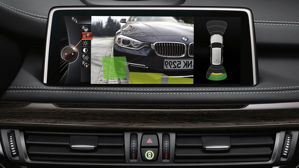 BMWGroupFrance's tweet photo. Comment faisait-on avant ?
Depuis 1991, nos capteurs vous permettent d’apprécier les distances entre votre BMW & des obstacles lors de vos manœuvres. Une solution développée, il y déjà 30 ans, en 1ère mondiale par notre centre de R&D. #ShiftInMotion #Innovation #Quotidien https://t.co/XgCSNW27bc
