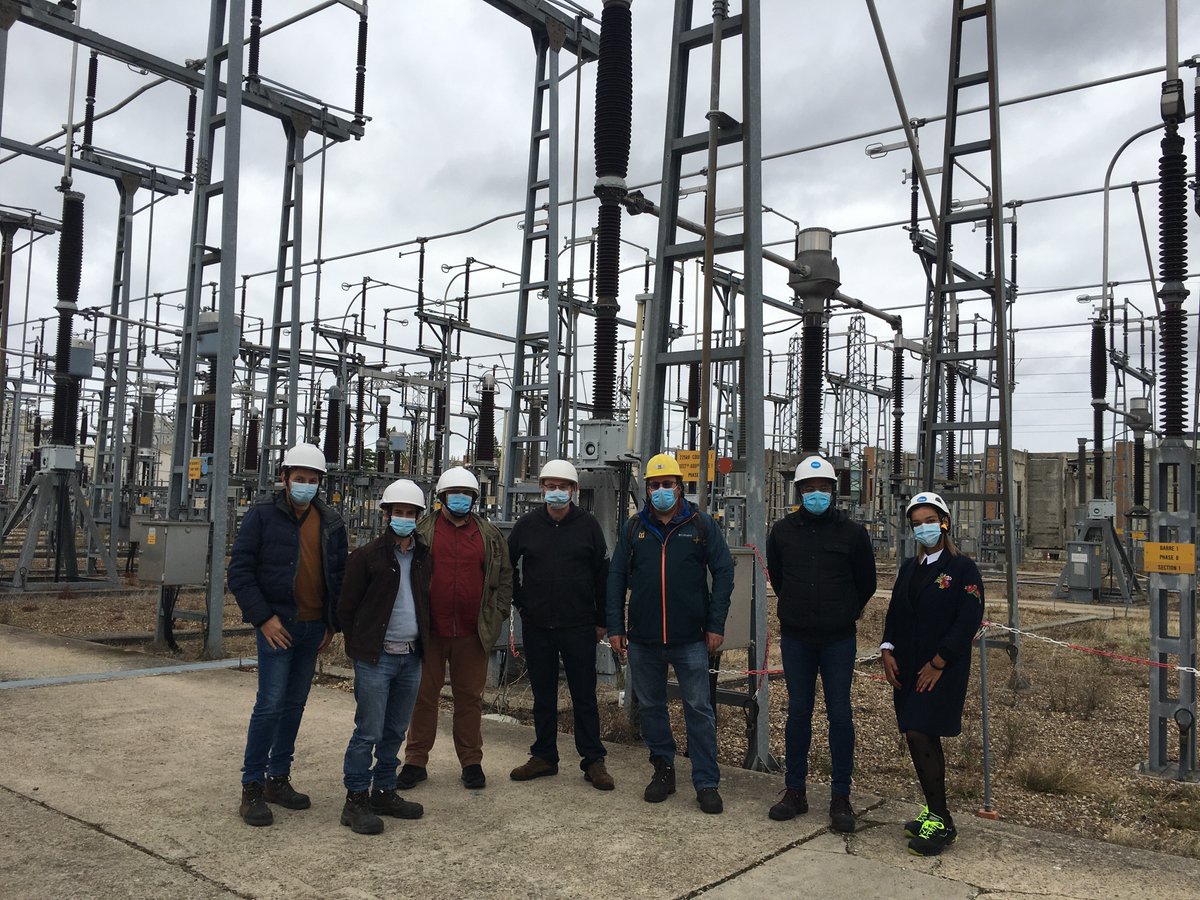 RTE_idfn's tweet photo. Journée de sensibilisation de nos clients #BioSpringer et @SNCF sur un de nos postes électriques ⚡
Au cœur des échanges avec les équipes commerciales et les équipes de maintenance les questions sur les travaux, la #sécurité, les consignations.
#serviceclient #servicepublic https://t.co/pdKG0duKBy