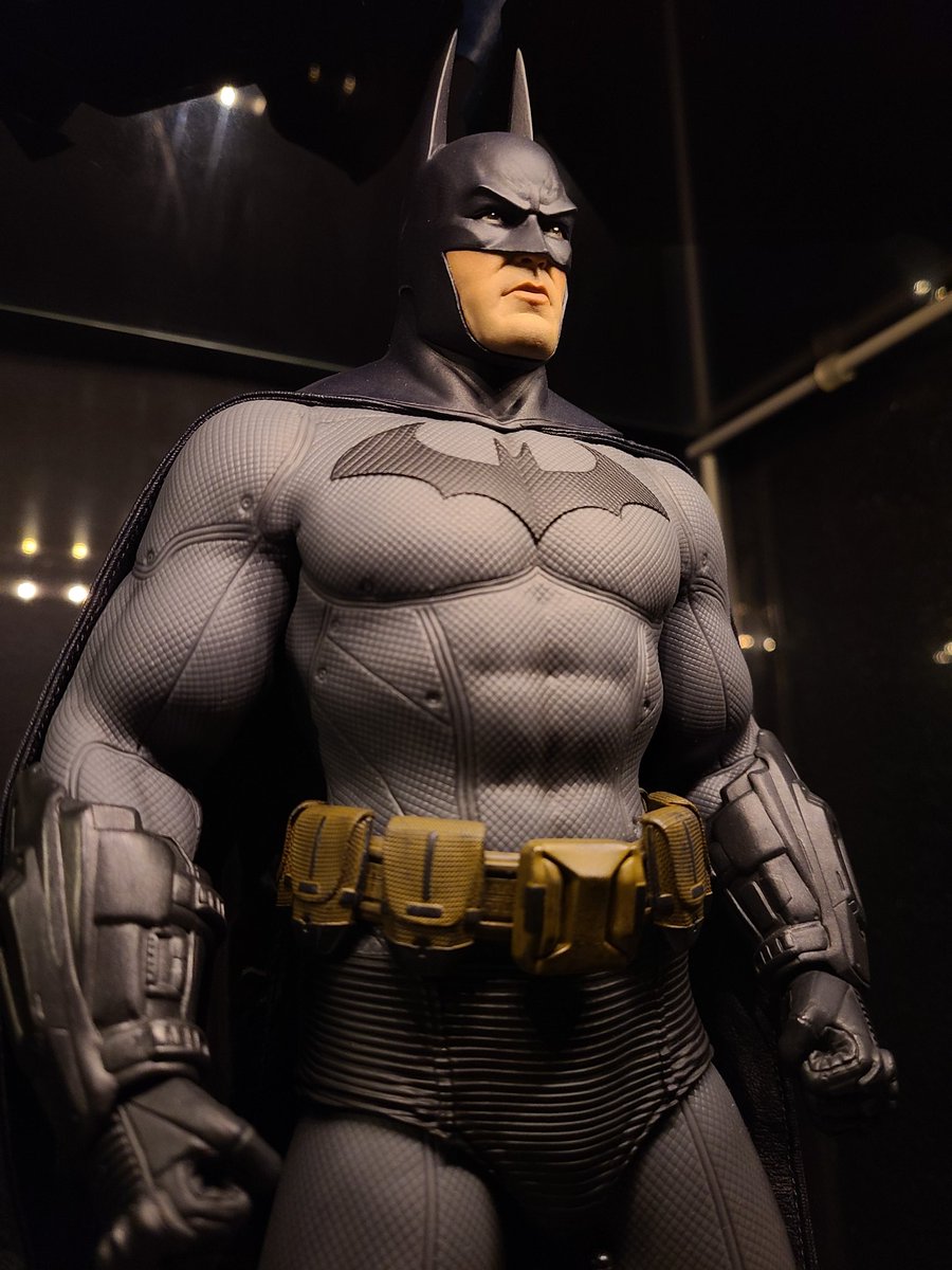 ひーさん アーカムシティ版のバットマン オヤジ感半端なくてそれがまたカッコいいんです ホットトイズ