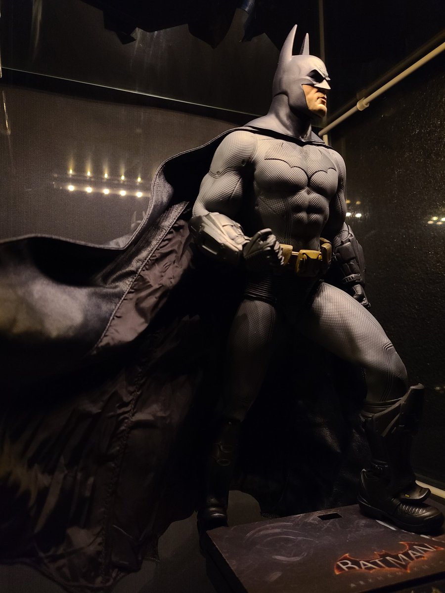 ひーさん アーカムシティ版のバットマン オヤジ感半端なくてそれがまたカッコいいんです ホットトイズ