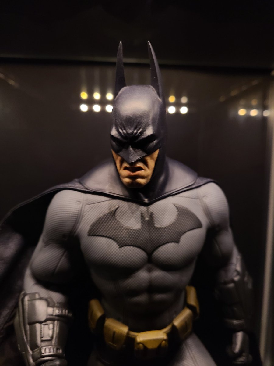 ひーさん アーカムシティ版のバットマン オヤジ感半端なくてそれがまたカッコいいんです ホットトイズ